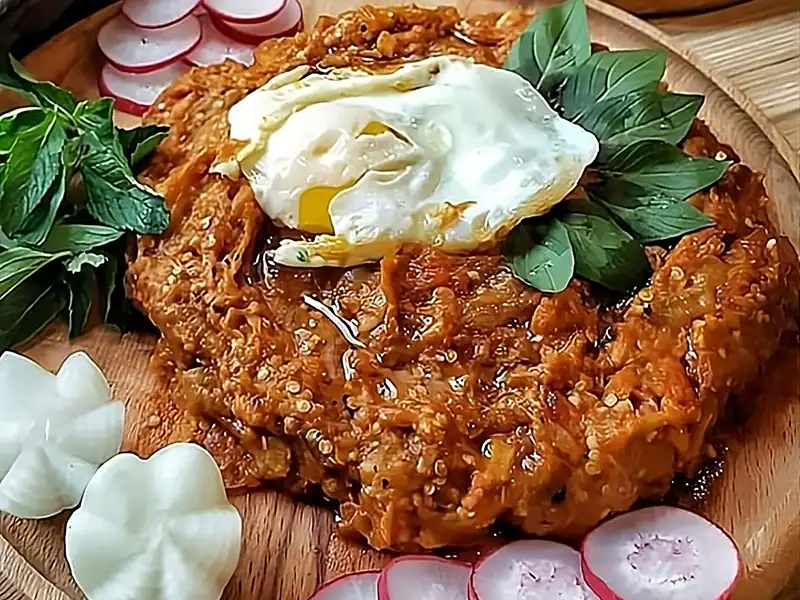 میرزا قاسمی گیلانی (بادمجان کبابی با سیر و گوجه)